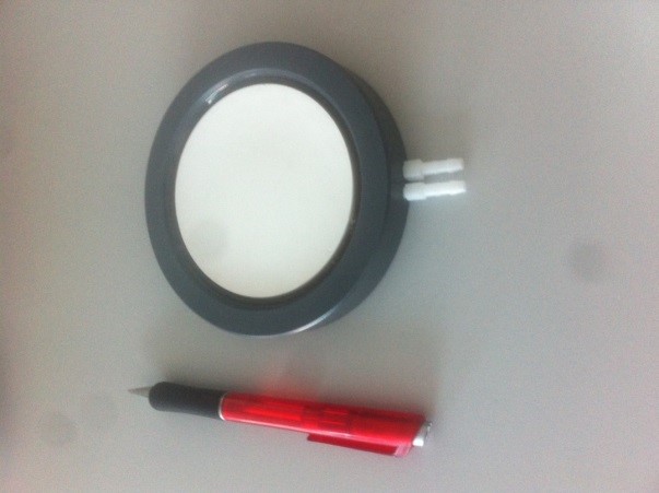 Abbildung 1: Saugplatte aus Borosilikatglas in einer PVC-Schale